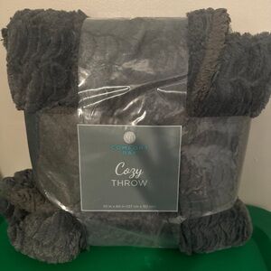 Comfort Bay Cozy Throw